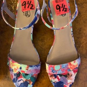 Unlisted Kind Deed Fabric Sandals, 10M NWOT